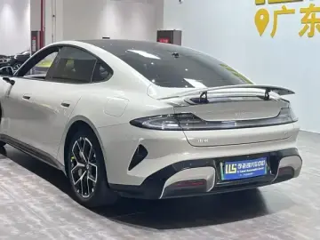 2024 Xiaomi SU7 с пробегом 35 000 км