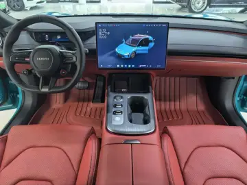 2024 Xiaomi SU7 с пробегом 28 000 км