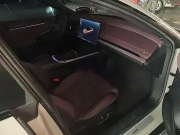 2024 Xiaomi SU7 с пробегом 10 000 км