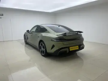 2024 Xiaomi SU7 с пробегом 21 500 км
