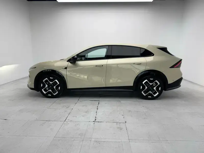 2025 Xpeng G7 с пробегом 1 000 км