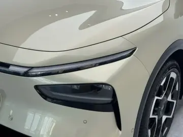 2025 Xpeng G7 с пробегом 1 000 км