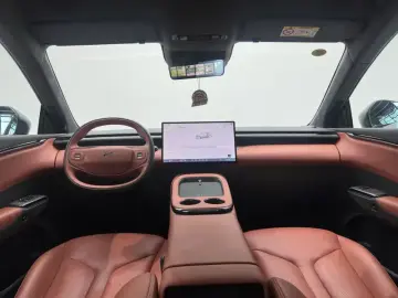 2025 Xpeng G7 с пробегом 1 000 км