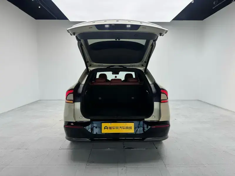 2025 Xpeng G7 с пробегом 1 000 км