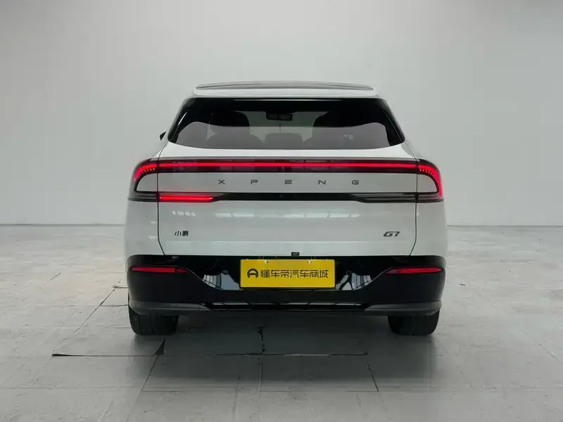 2025 Xpeng G7 с пробегом 900 км