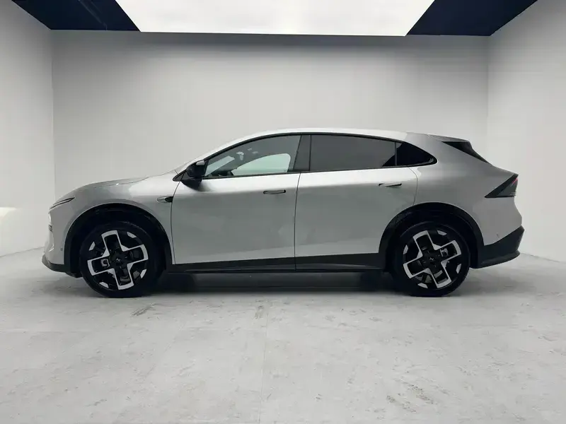 2025 Xpeng G7 с пробегом 1 200 км