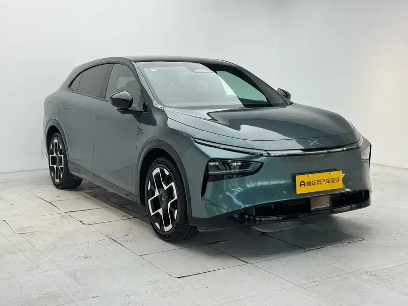 2025 Xpeng G7 с пробегом 100 км