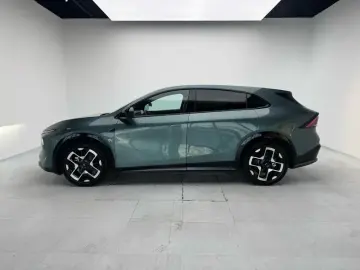 2025 Xpeng G7 с пробегом 100 км