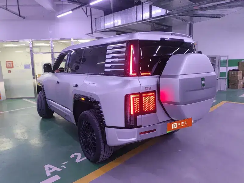 2023 BYD Yangwang U8 с пробегом 101 200 км