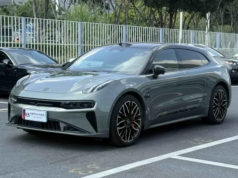 2024 Zeekr 001 с пробегом 17 500 км
