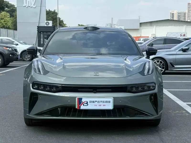 2024 Zeekr 001 с пробегом 17 500 км