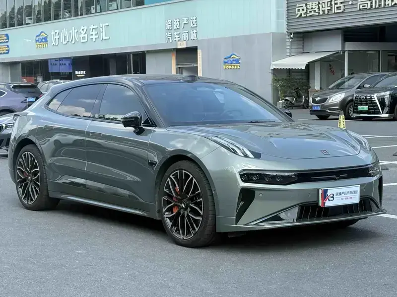 2024 Zeekr 001 с пробегом 17 500 км