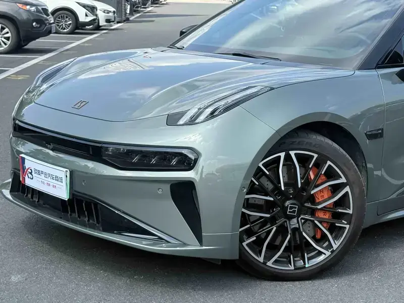 2024 Zeekr 001 с пробегом 17 500 км