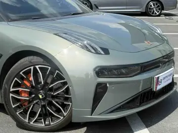 2024 Zeekr 001 с пробегом 17 500 км