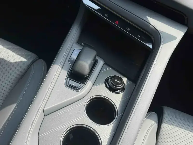 2024 Zeekr 001 с пробегом 17 500 км