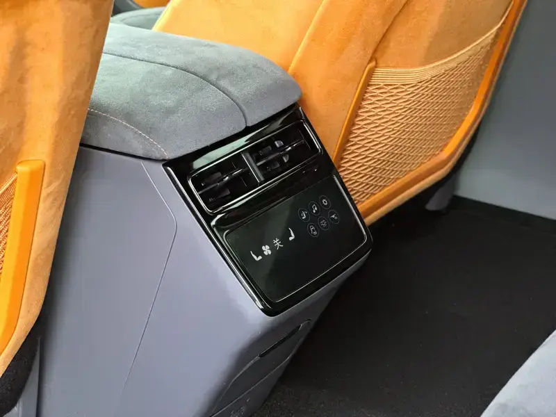 2023 Zeekr 001 с пробегом 90 000 км