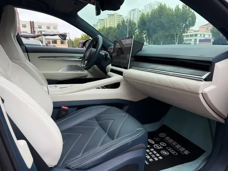 2023 Zeekr 001 с пробегом 68 000 км