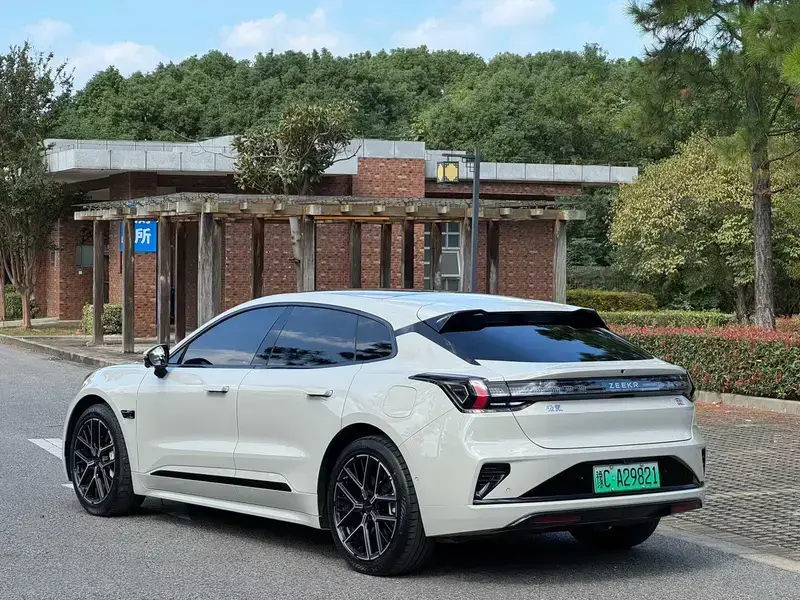 2026 Zeekr 001 с пробегом 3 000 км