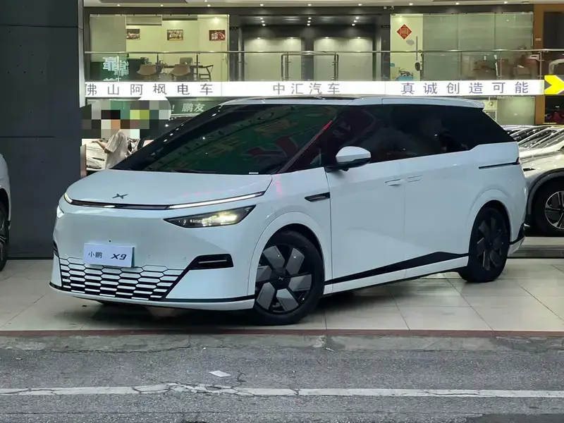 2025 Xpeng X9 с пробегом 14 500 км