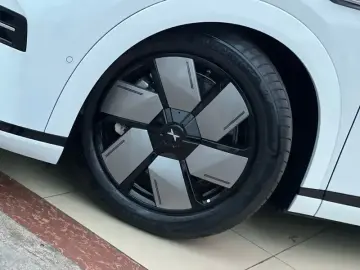 2025 Xpeng X9 с пробегом 14 500 км