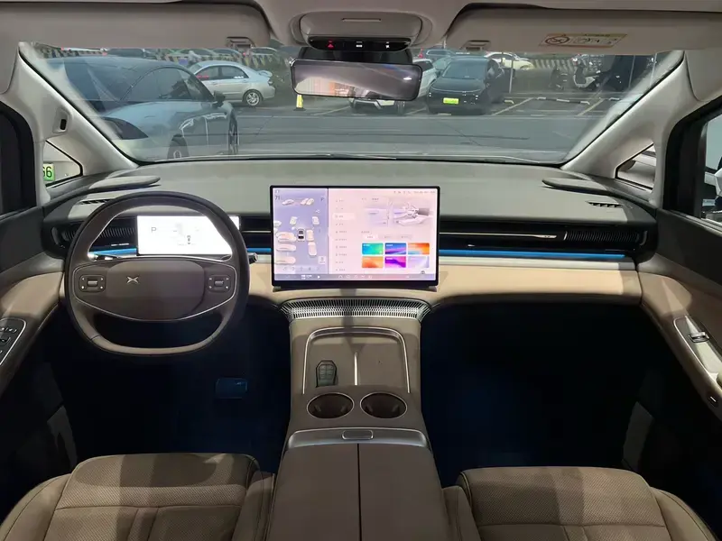 2025 Xpeng X9 с пробегом 14 500 км