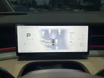 2025 Xpeng X9 с пробегом 14 500 км