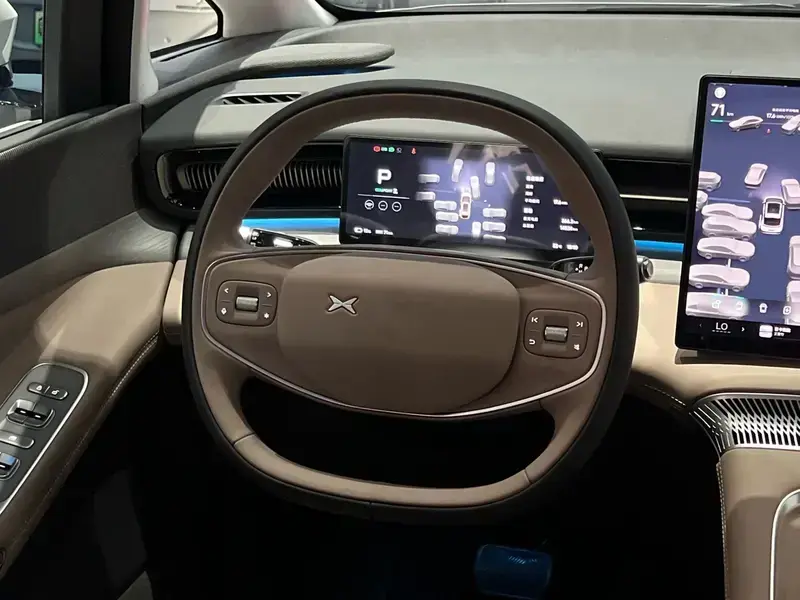 2025 Xpeng X9 с пробегом 14 500 км
