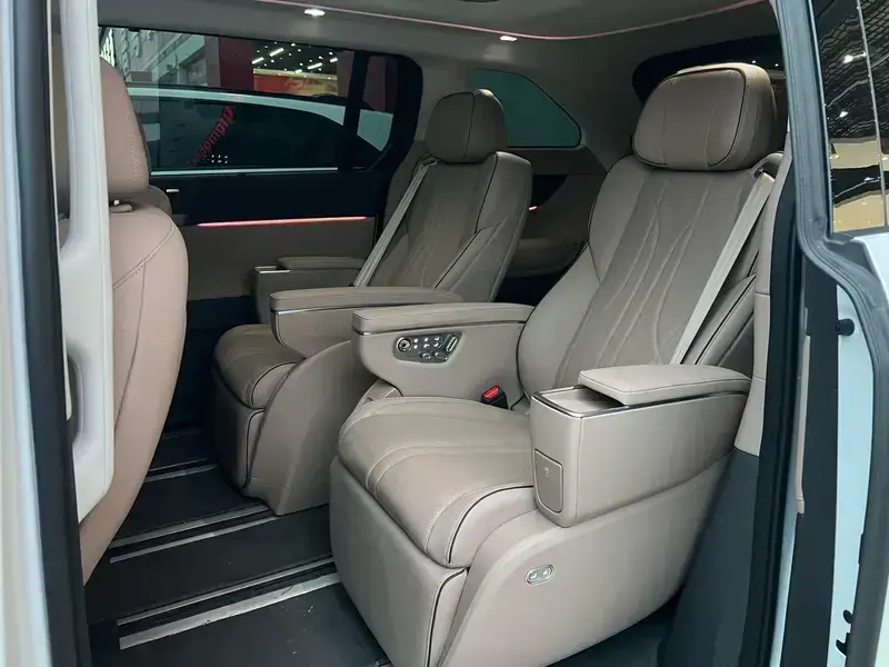 2025 Xpeng X9 с пробегом 14 500 км