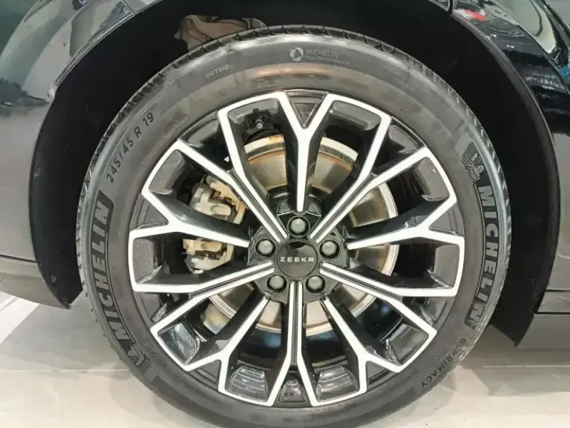 2025 Zeekr 007 с пробегом 47 000 км