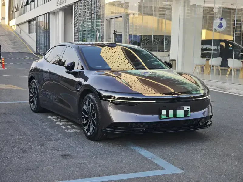 2025 Zeekr 007 с пробегом 12 000 км