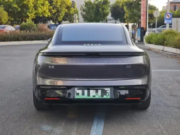 2025 Zeekr 007 с пробегом 12 000 км