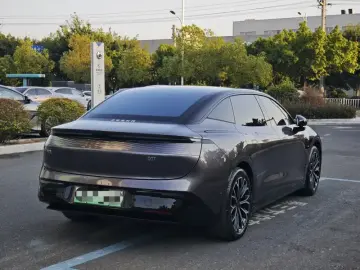 2025 Zeekr 007 с пробегом 12 000 км