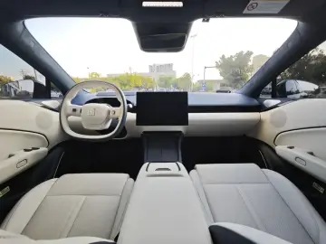 2025 Zeekr 007 с пробегом 12 000 км
