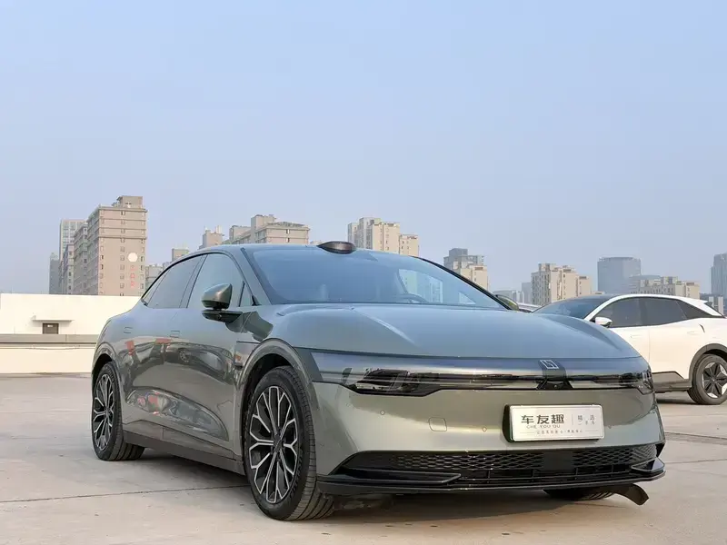 2025 Zeekr 007 с пробегом 20 000 км