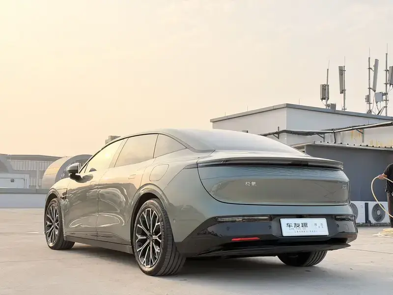 2025 Zeekr 007 с пробегом 20 000 км