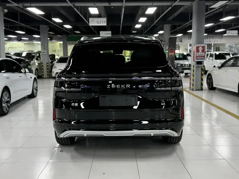 2026 Zeekr 8X с пробегом 100 км