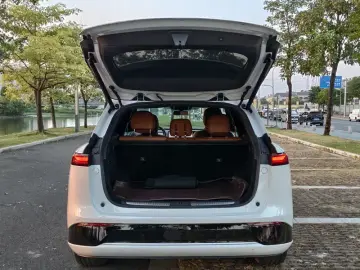 2022 Xpeng G9 с пробегом 42 000 км