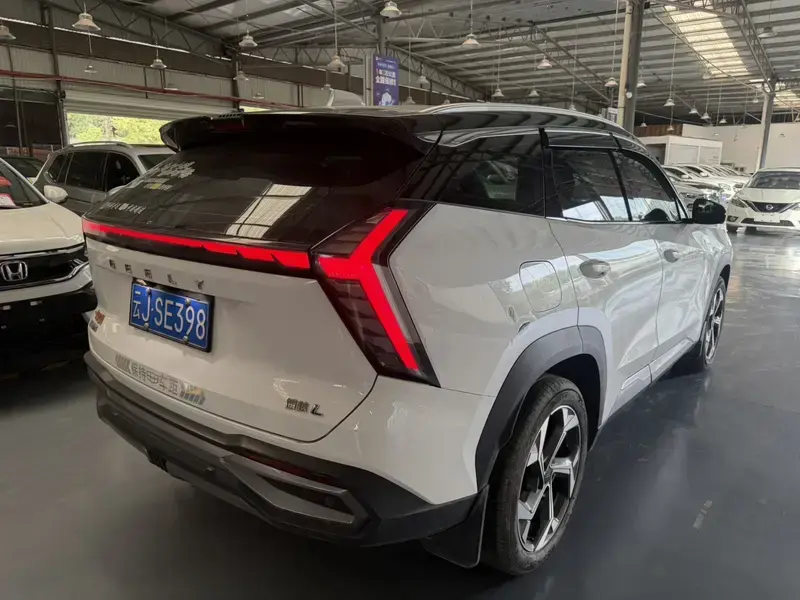 2023 Geely Boyue L с пробегом 52 000 км