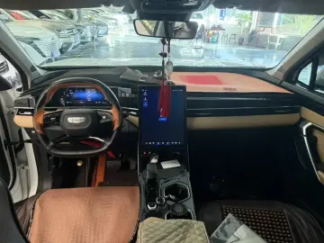 2023 Geely Boyue L с пробегом 52 000 км