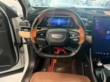 2023 Geely Boyue L с пробегом 52 000 км