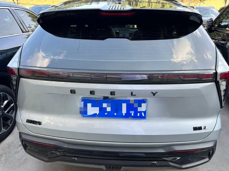 2023 Geely Boyue L с пробегом 28 000 км
