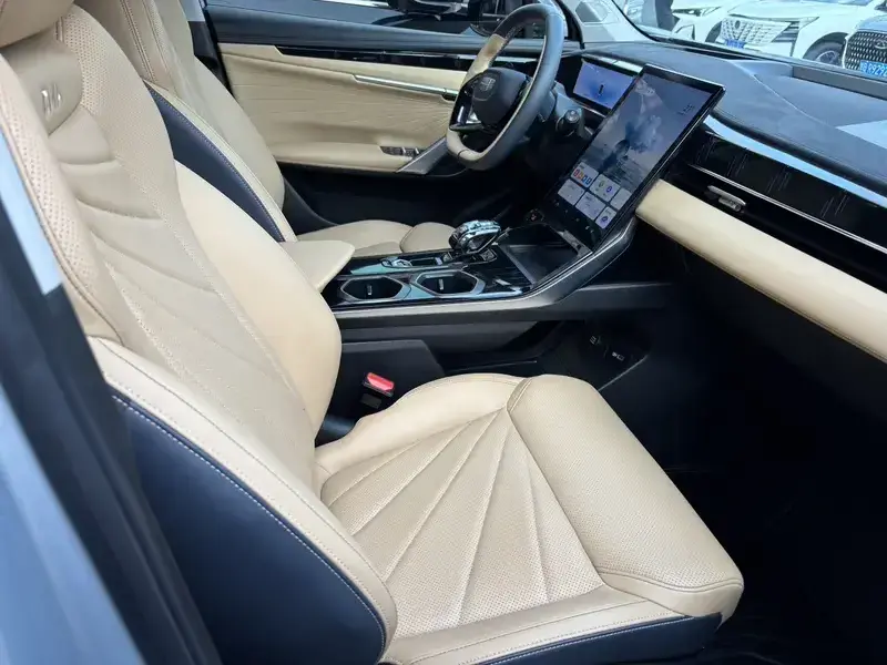 2023 Geely Boyue L с пробегом 28 000 км