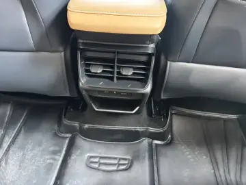 2023 Geely Boyue L с пробегом 28 000 км