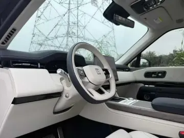 2025 Zeekr 9X с пробегом 28 800 км