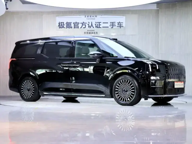 2024 Zeekr 009 с пробегом 10 000 км