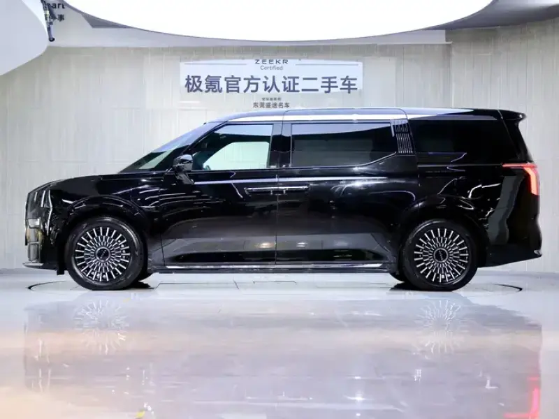 2024 Zeekr 009 с пробегом 10 000 км