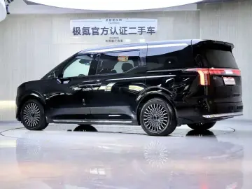 2024 Zeekr 009 с пробегом 10 000 км