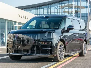 2024 Zeekr 009 с пробегом 14 000 км