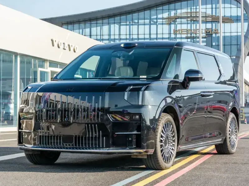 2024 Zeekr 009 с пробегом 14 000 км