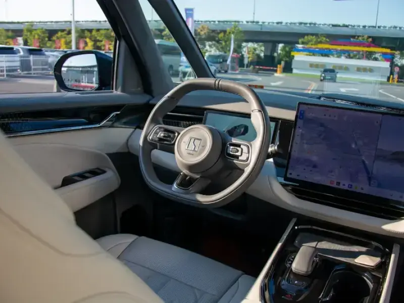 2024 Zeekr 009 с пробегом 14 000 км